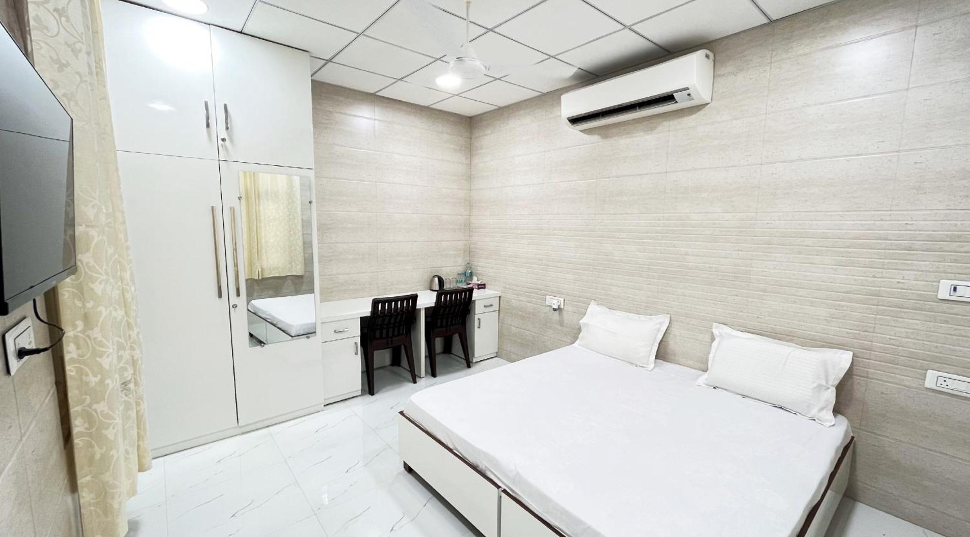 Divya Anubhuti Pravas * New Delhi